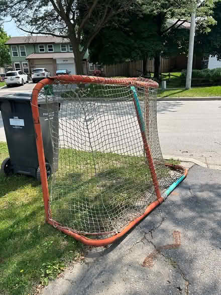 Photo of free Curb Alert - hockey net (Meadowvale) #2