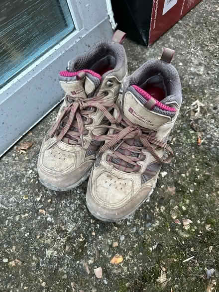 Photo of free Women’s walking boots size 5 (SG5 3) #1