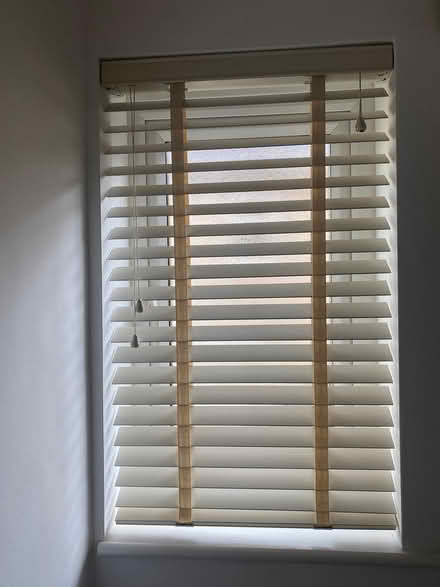 Photo of free Small cream wooden venetian blind (Leigh-on-Sea SS9) #2
