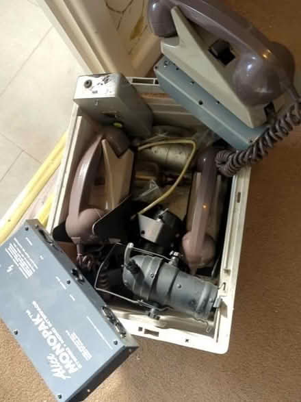 Photo of free Box of assorted electricals (Easthampstead RG12) #1