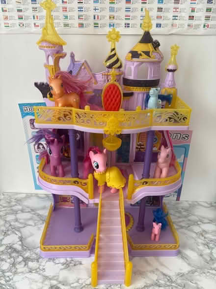Photo of free My little pony palace with ponies (Oxford) #1