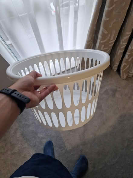 Photo of free laundry basket (SE16)