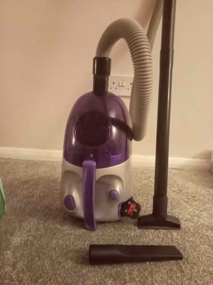 Photo of free Morphy Richards vacuum cleaner. (Sinfin DE24) #1