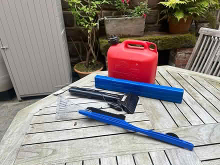 Photo of free Car cleaning sundries/ engine oil/ Jerry can (Bilton HG1) #1
