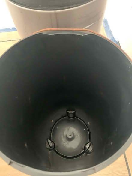 Photo of free Brabantia 30 litre kitchen bin (CT5) #4