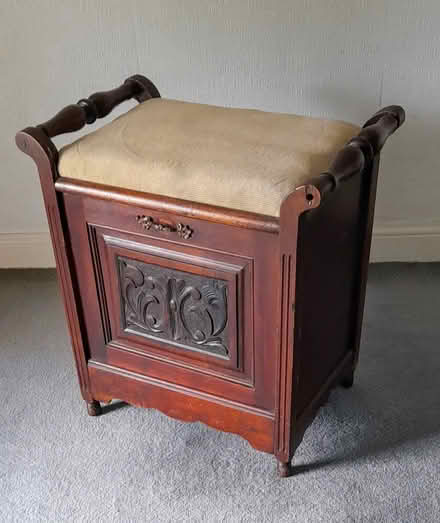 Photo of free Piano Stool (Porth-y-felin LL65) #1