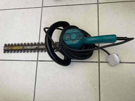 Photo of free Black&Decker corded hedge trimmer (Motspur Park SW20) #1