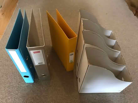 Photo of free files and magazine racks (Redhill Meadvale RH1) #1