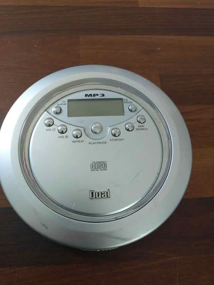 Photo of free CD /MP3 CD disc player (LS13, Bramley) #1