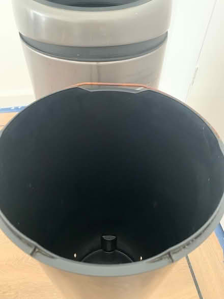 Photo of free Brabantia 30 litre kitchen bin (CT5) #3