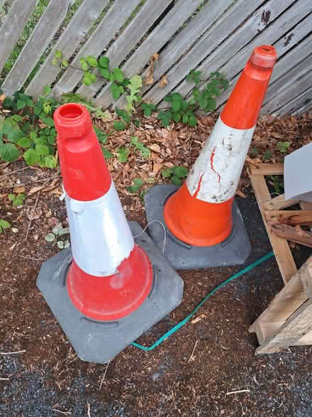 Photo of free Stones, Plant Pots, Hoover, Parasol + Various Items (Barrow-in-Furness LA14) #3