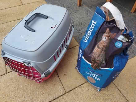 Photo of free Cat carrier box & litter (Leadenhall MK6) #1