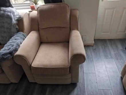 Photo of free 3 seater sofa plus 2 single chairs (Wolverhampton WV1) #3