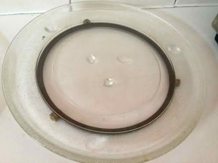 Photo of free Glass microwave plates (Tarvin CH3) #1