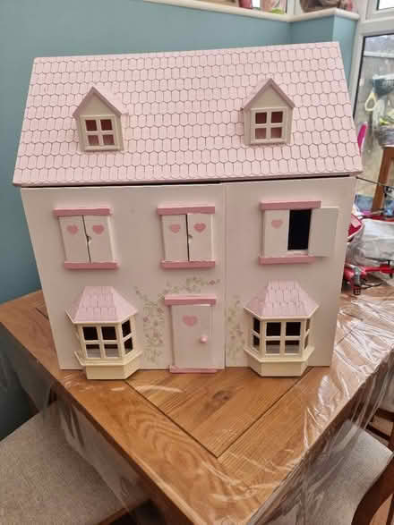 Photo of free Dolls house (En11) #1