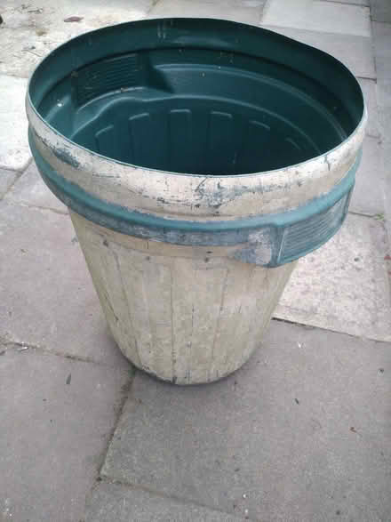Photo of free Plastic dustbin (no lid) (Norham Manor OX2) #1