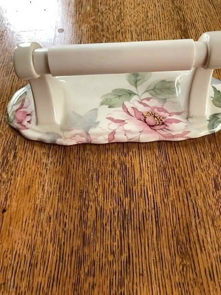 Photo of free Vintage china toilet roll holder (Up Hatherley GL51) #1