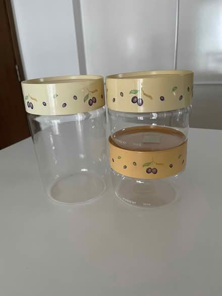 Photo of free Airtight Pyrex container set (Near one-north mrt) #1