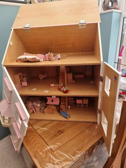 Photo of free Dolls house (En11) #3