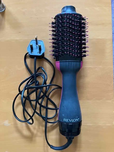 Photo of free Revlon One Step Volumiser Classic Hair Styler (Canonbury N1) #1