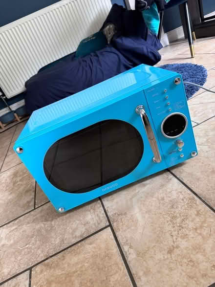 Photo of free Fully working blue microwave (Borrowash) #1