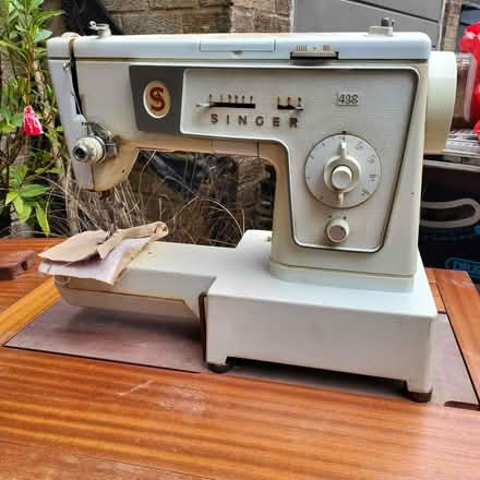 Photo of free Vintage Singer Sewing Machine with cabinet / table (Whittlebury NN12) #3