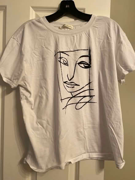 Photo of free T-shirt Pull and bear (UB10) #1