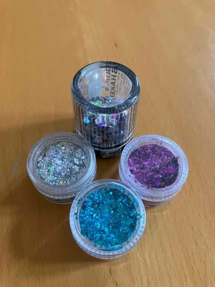 Photo of free Four pots of body glitter (Canonbury N1) #2