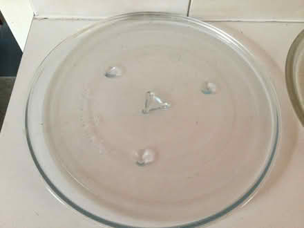 Photo of free Glass microwave plates (Tarvin CH3) #2