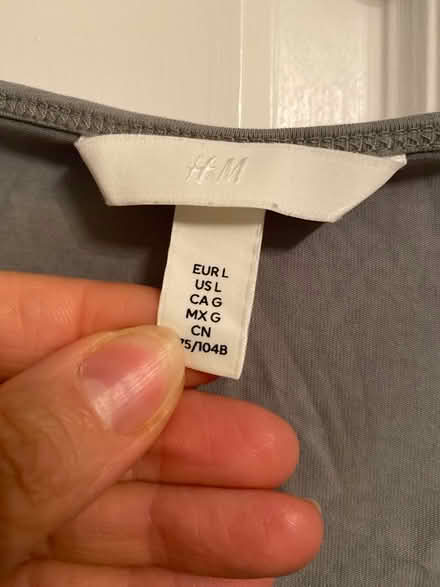Photo of free H&M T-shirt (UB10) #2