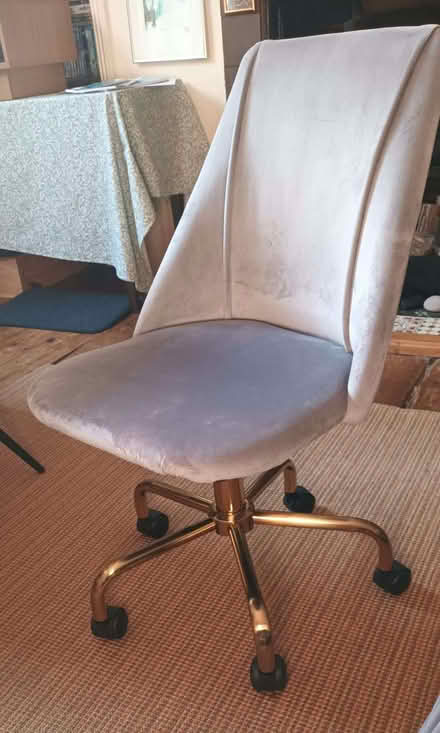 Photo of free Swivel chair (Viaduct DH1) #2