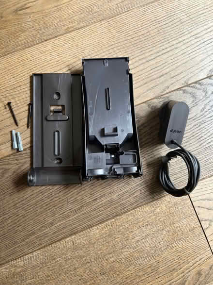 Photo of free Dyson V10 cordless vacuum (North Tonbridge TN10) #4
