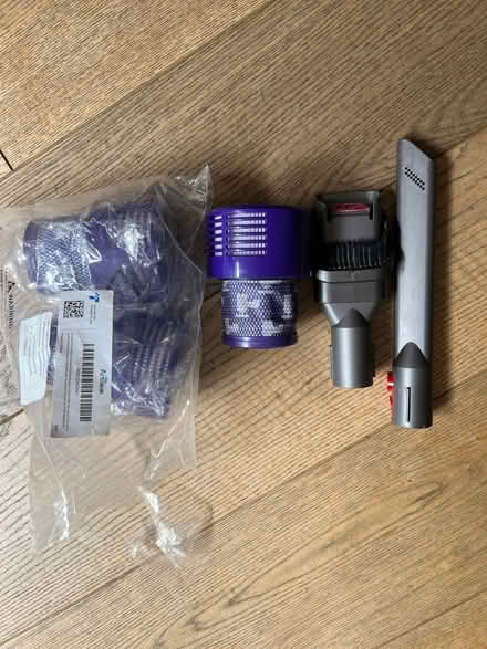 Photo of free Dyson V10 cordless vacuum (North Tonbridge TN10) #3
