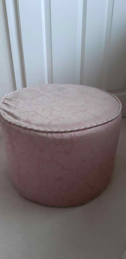 Photo of free Pink pouffe (Teignmouth) #1
