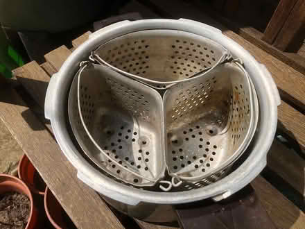 Photo of free pressure cooker (Parliament Hill Fields, NW5) #3
