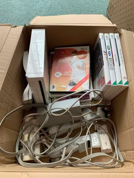 Photo of free Wii and games (MK18 4lx) #1