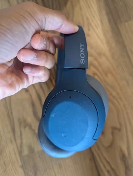 Photo of free Sony headphones (Ealing Broadway Dickens yard) #1