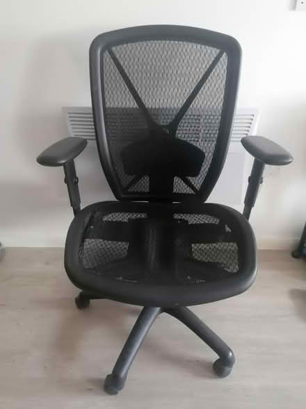 Photo of free Black chair (Willesden, NW10) #1