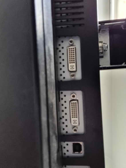 Photo of free 24 Inch HP Monitor (Old 2006) (Hertford SG14) #2