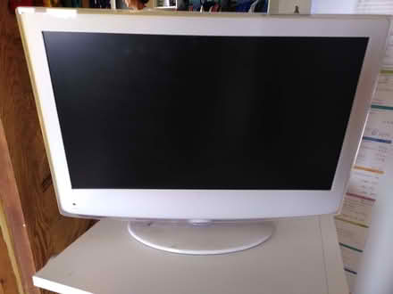 Photo of free Tv and dvd player (Earlham NR4) #1