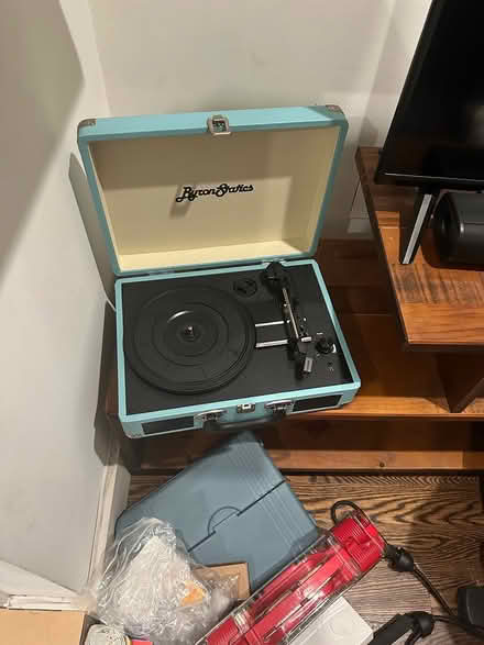 Photo of free Vintage turntable (Ocean Hill) #1