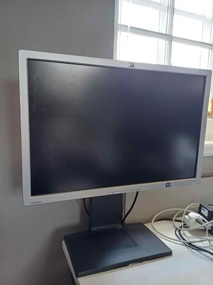 Photo of free 24 Inch HP Monitor (Old 2006) (Hertford SG14) #1