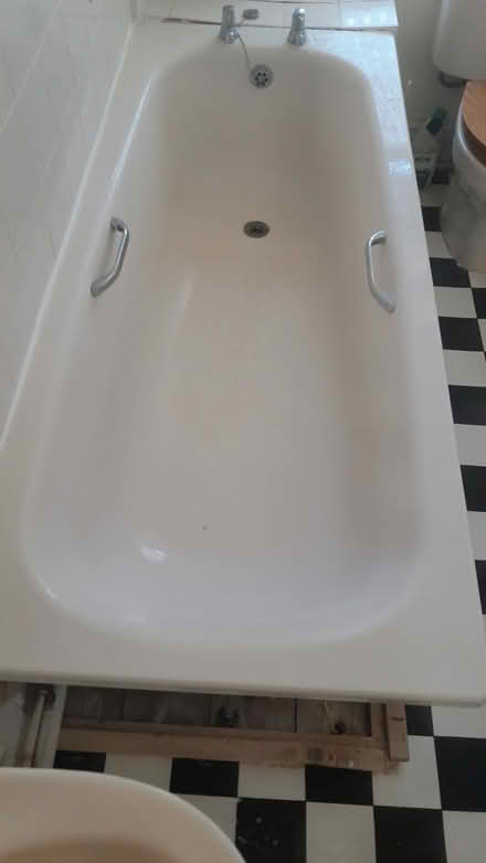 Photo of free Roca retro bathroom suite (Great Malvern WR14) #3