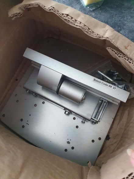 Photo of free TV wall mount (Nettlebed RG9) #2