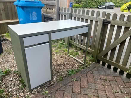 Photo of free Desk (SL6 Boyn Hill) #1