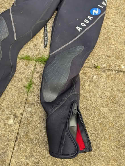 Photo of free Wetsuit 5mm M/L (Lansdown) #2