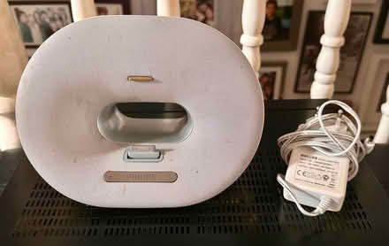 Photo of free Philips iPod dock / speaker (NW10) #2