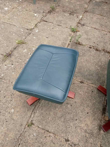 Photo of free Swivel chair and foot rest (Kit's Coty ME20) #3