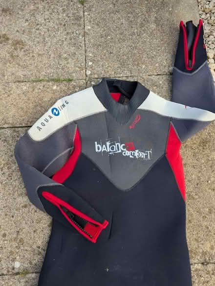 Photo of free Wetsuit 5mm M/L (Lansdown) #4