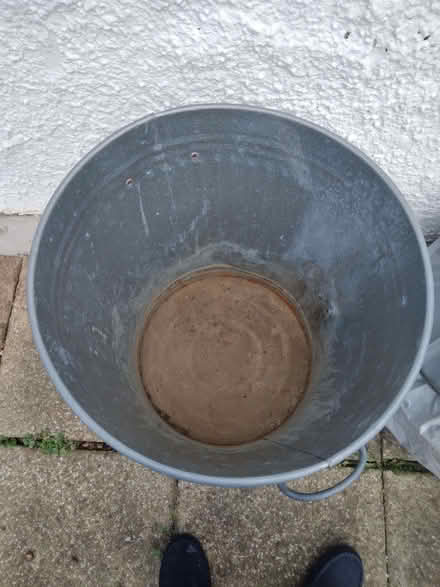 Photo of free Traditional dustbin (Surbiton KT1) #1